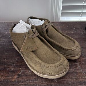 Clarks Men size 8.5 green suede boots